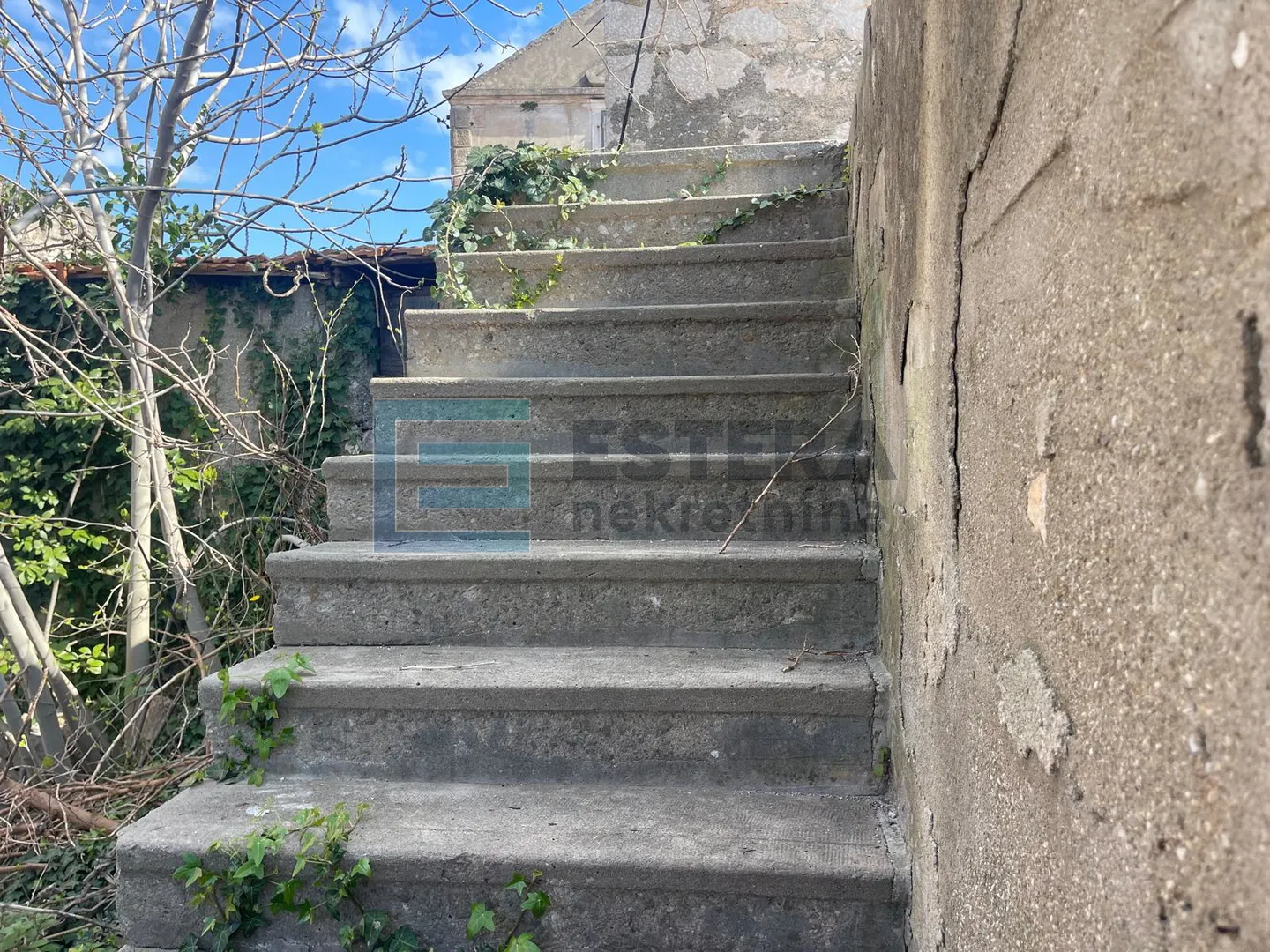 kuća 100 m2 prodaja pašman, centar mjesta, za obnovu, vrt, 150 m od mora - slika 6