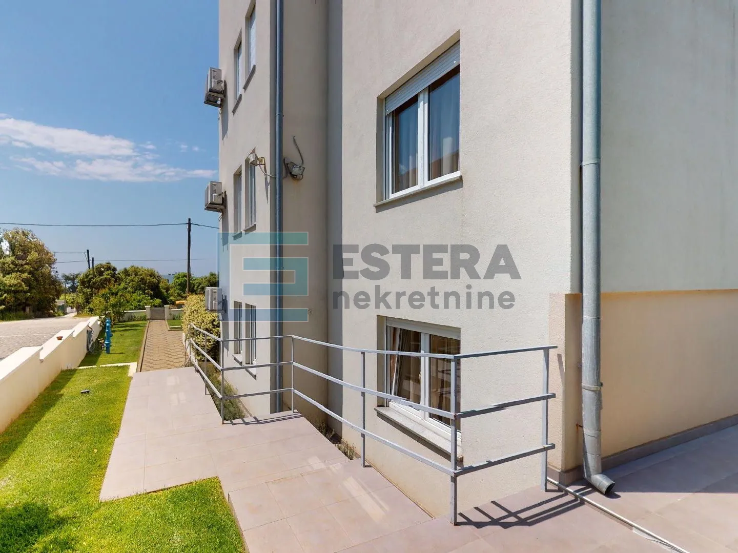 apartmanska kuća s 10 app i bazen! - slika 7