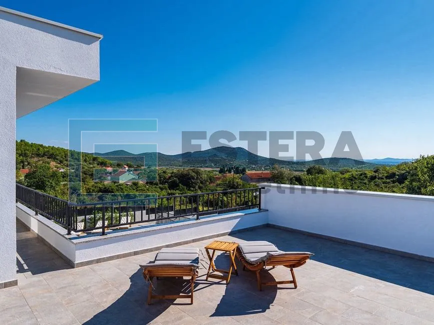 prodaja luksuzna vila sa bazenom, 300 m2, 5 soba, 6 kupaonica - slika 36
