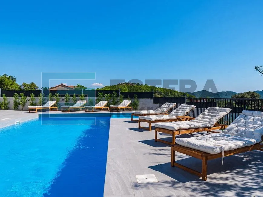 prodaja luksuzna vila sa bazenom, 300 m2, 5 soba, 6 kupaonica - slika 5