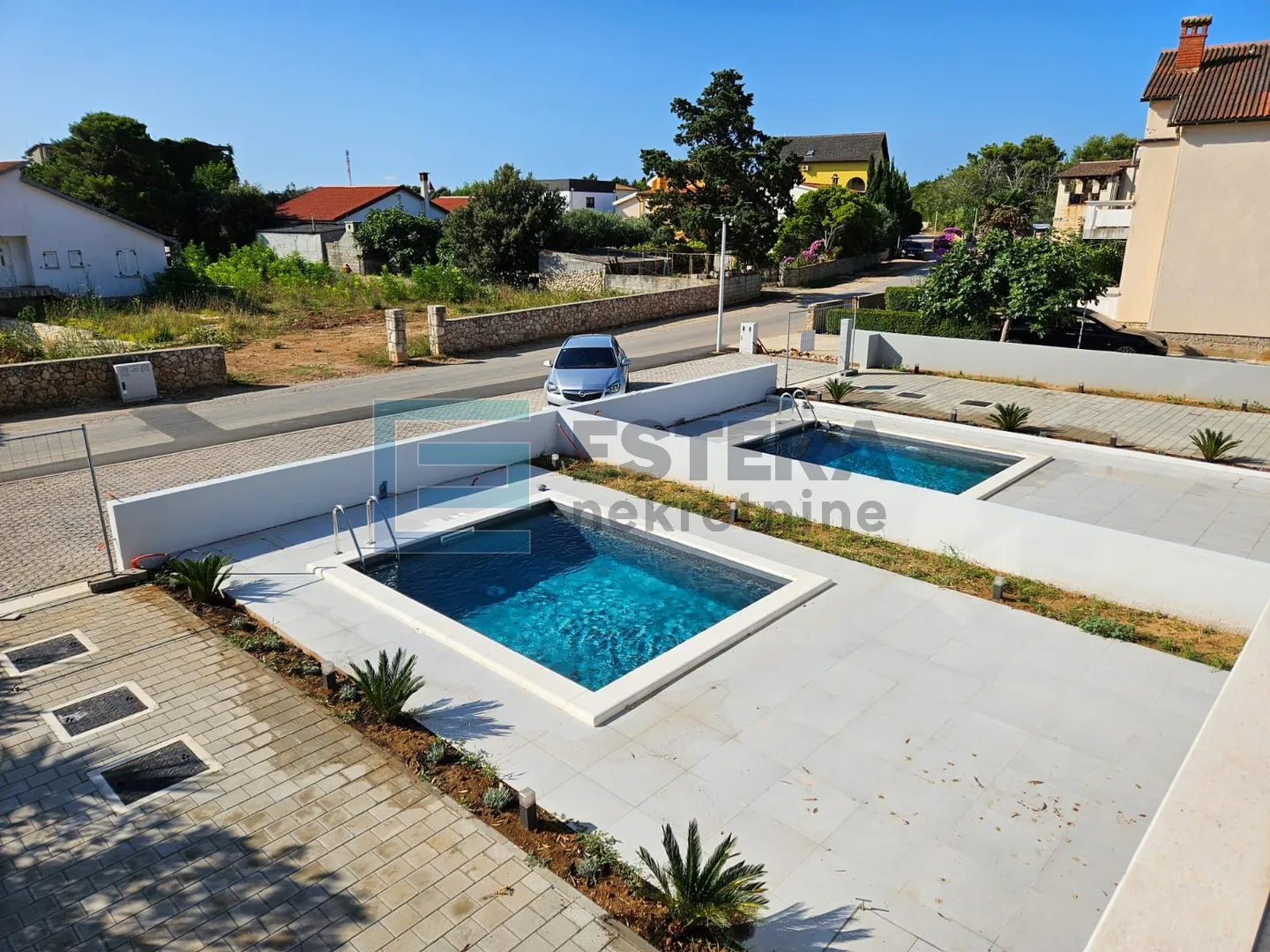 prodaja kuća sa bazenom vir, 450 m od mora, 2 apartmana, garaža - slika 3