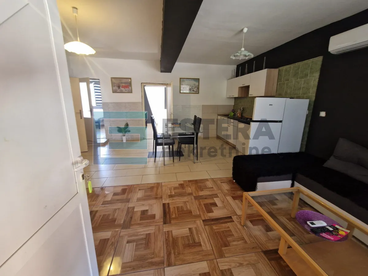 kuća 350 m2 prodaja donji karin, 2 stana i pomoćna zgrada s 2 apartmana - slika 38