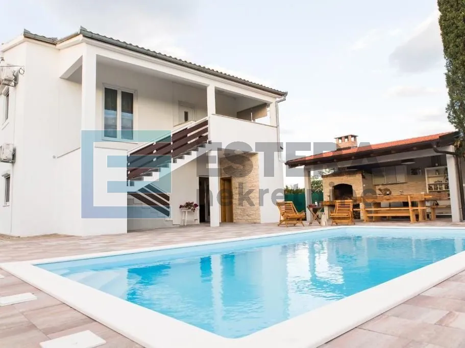 PRODAJA kuća za odmor 160 m2, bazen, Perušić Benkovački - Perušić Donji, Benkovac