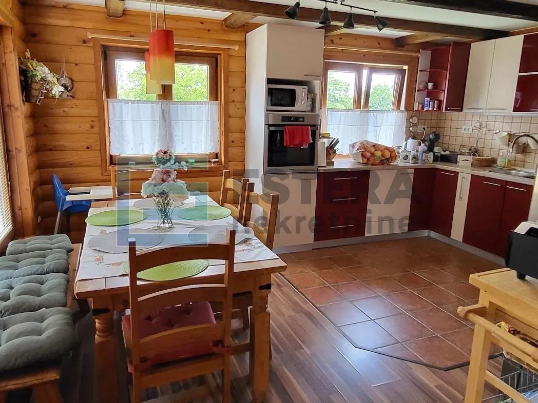 prodaja drvena kuća, pustodol, bazen, plantaža borovnica, 5430 m2 - slika 9