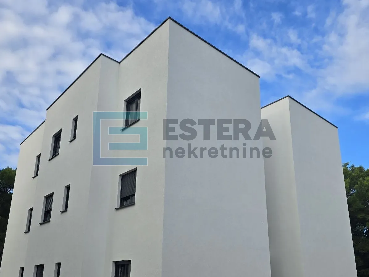 apartman penthouse 77 m2 prodaja pakoštane, 3s, 2. kat, krovna terasa, loggia, 2x parking, 300 m od mora - slika 6