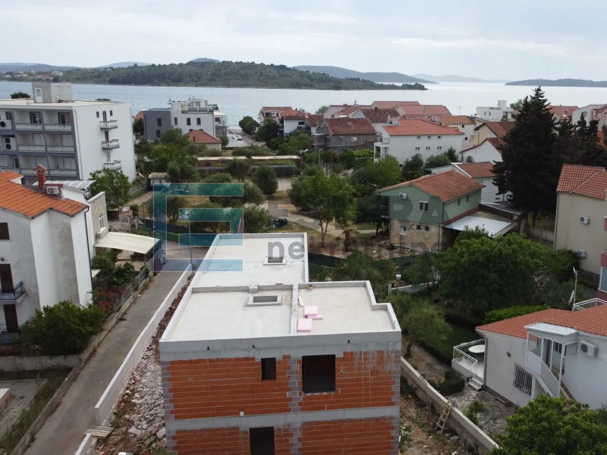 prodaja apartman 128 m2 srima, dvoetažni, 4s, vrt, parking - slika 2