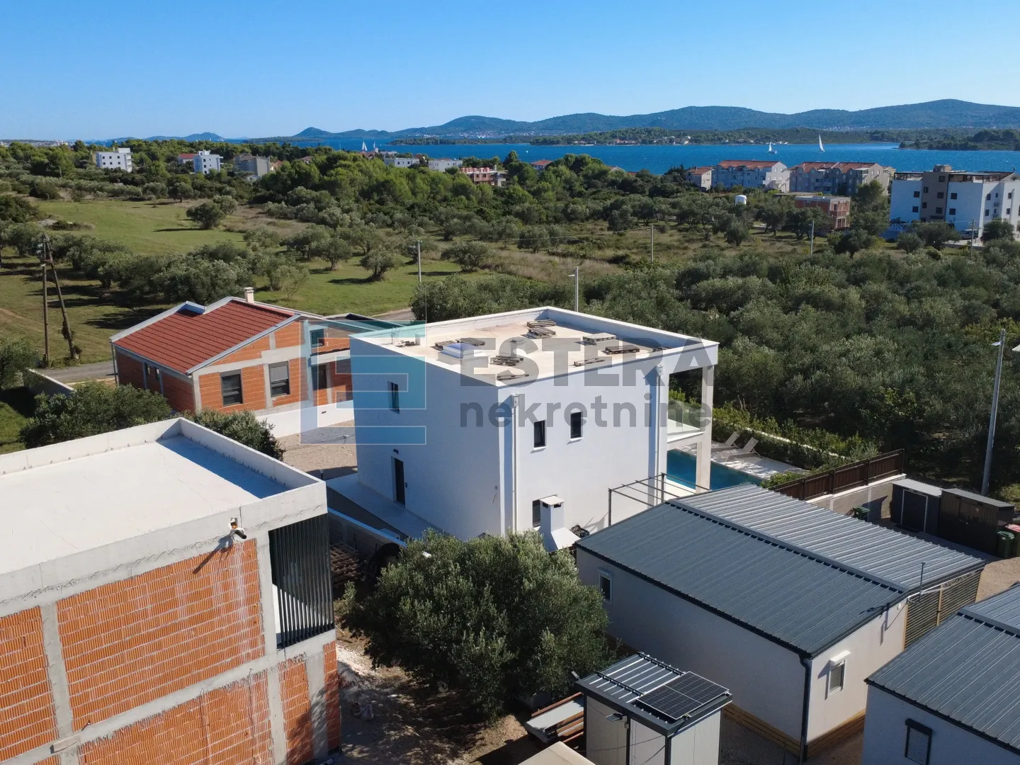 villa sa bazenom i pogledom na more prodaja - slika 27