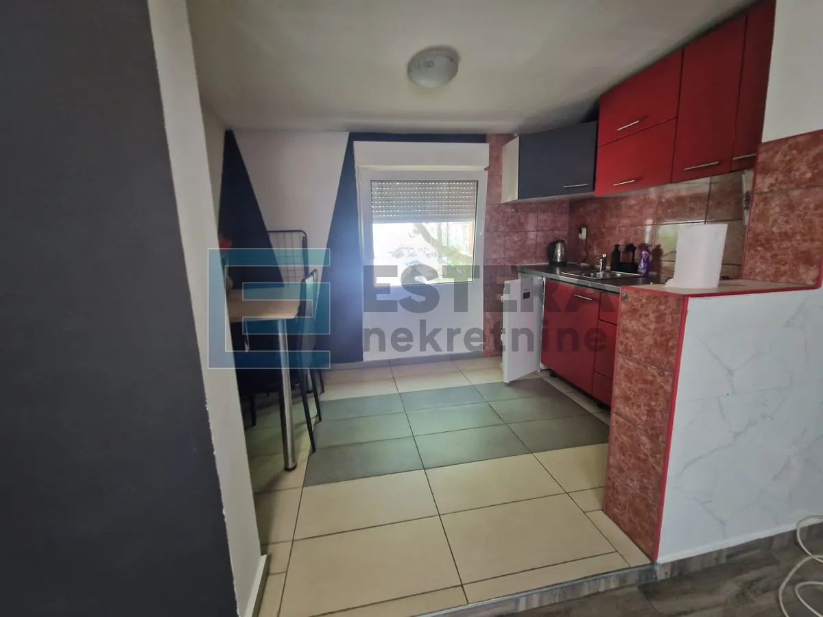 kuća 350 m2 prodaja donji karin, 2 stana i pomoćna zgrada s 2 apartmana - slika 25