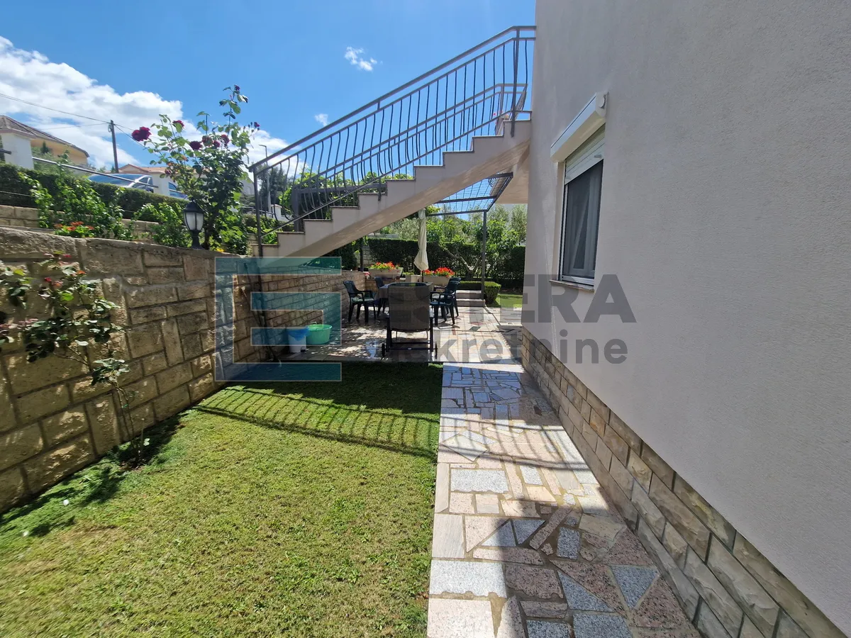 kuća 222 m2 + 82 m2 prodaja biograd na moru, kuća s garažom i pomoćnim objektom, - slika 10