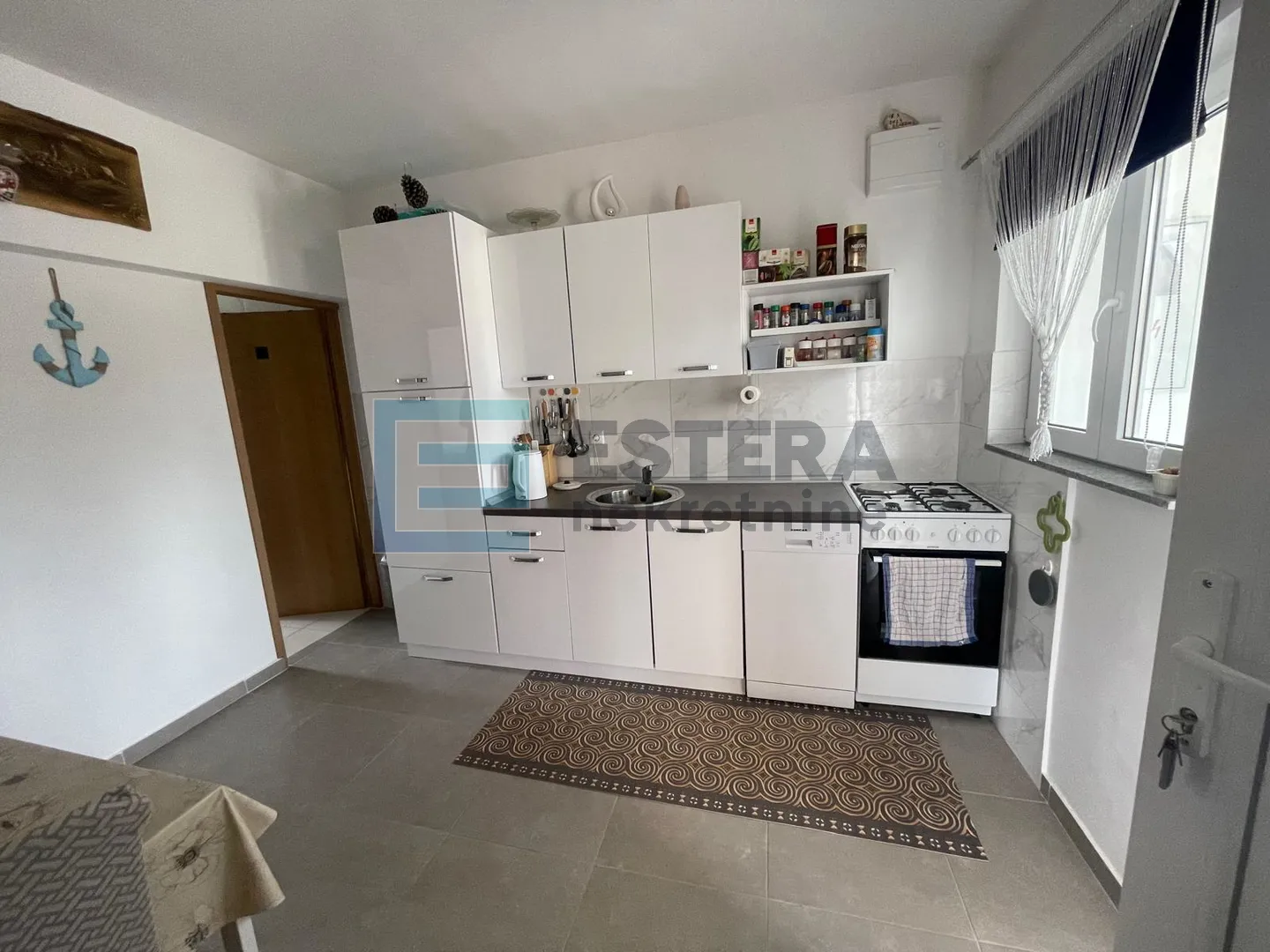 kuća 104 m2 prodaja karin gornji, 2 apt, 150 m do mora - slika 2