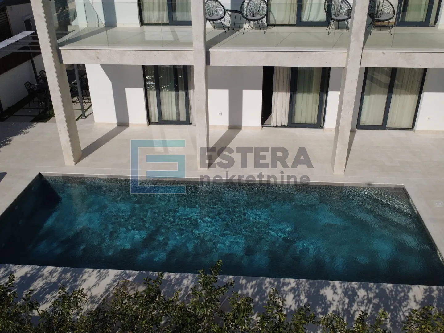 villa sa bazenom i pogledom na more prodaja - slika 35