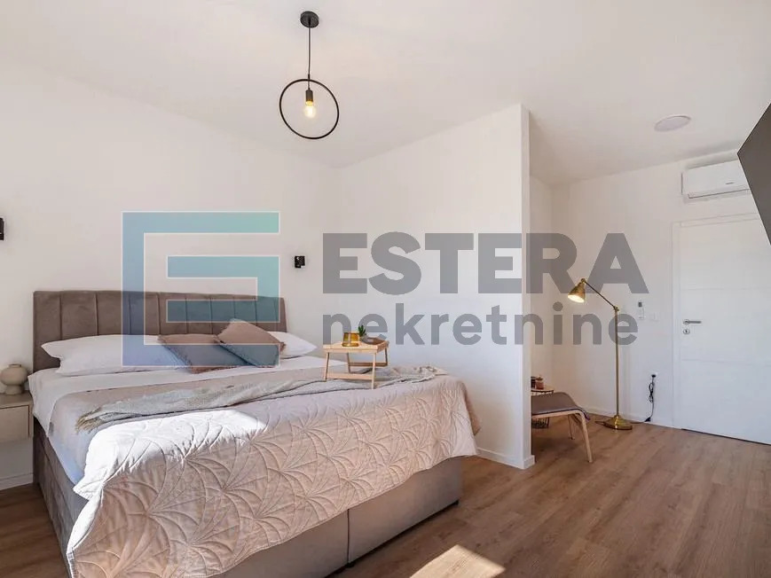 prodaja luksuzna vila sa bazenom, 300 m2, 5 soba, 6 kupaonica - slika 20