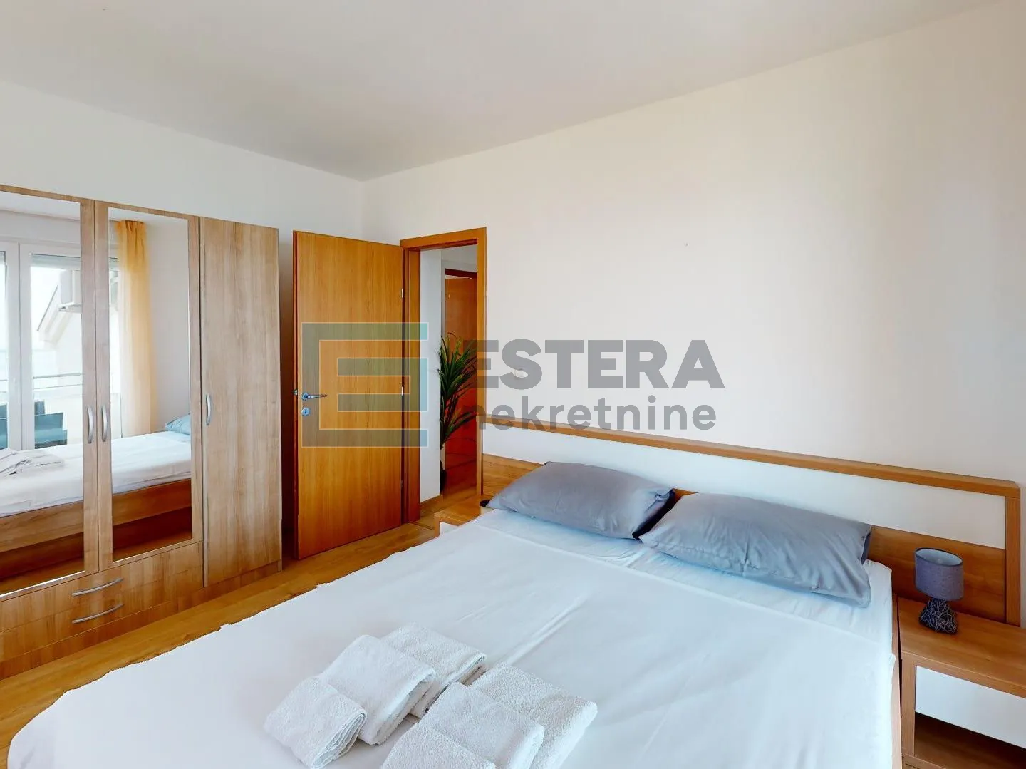 apartmanska kuća s 10 app i bazen! - slika 19
