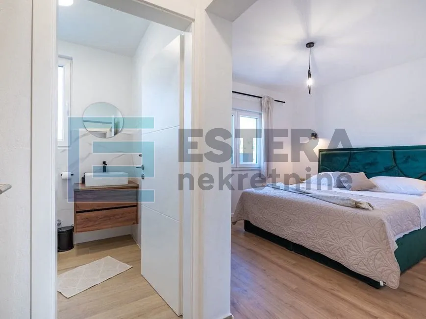 prodaja luksuzna vila sa bazenom, 300 m2, 5 soba, 6 kupaonica - slika 15