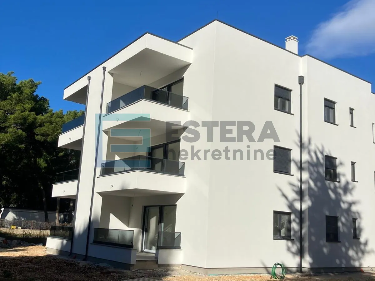 apartman penthouse 77 m2 prodaja pakoštane, 3s, 2. kat, krovna terasa, loggia, 2x parking, 300 m od mora - slika 4