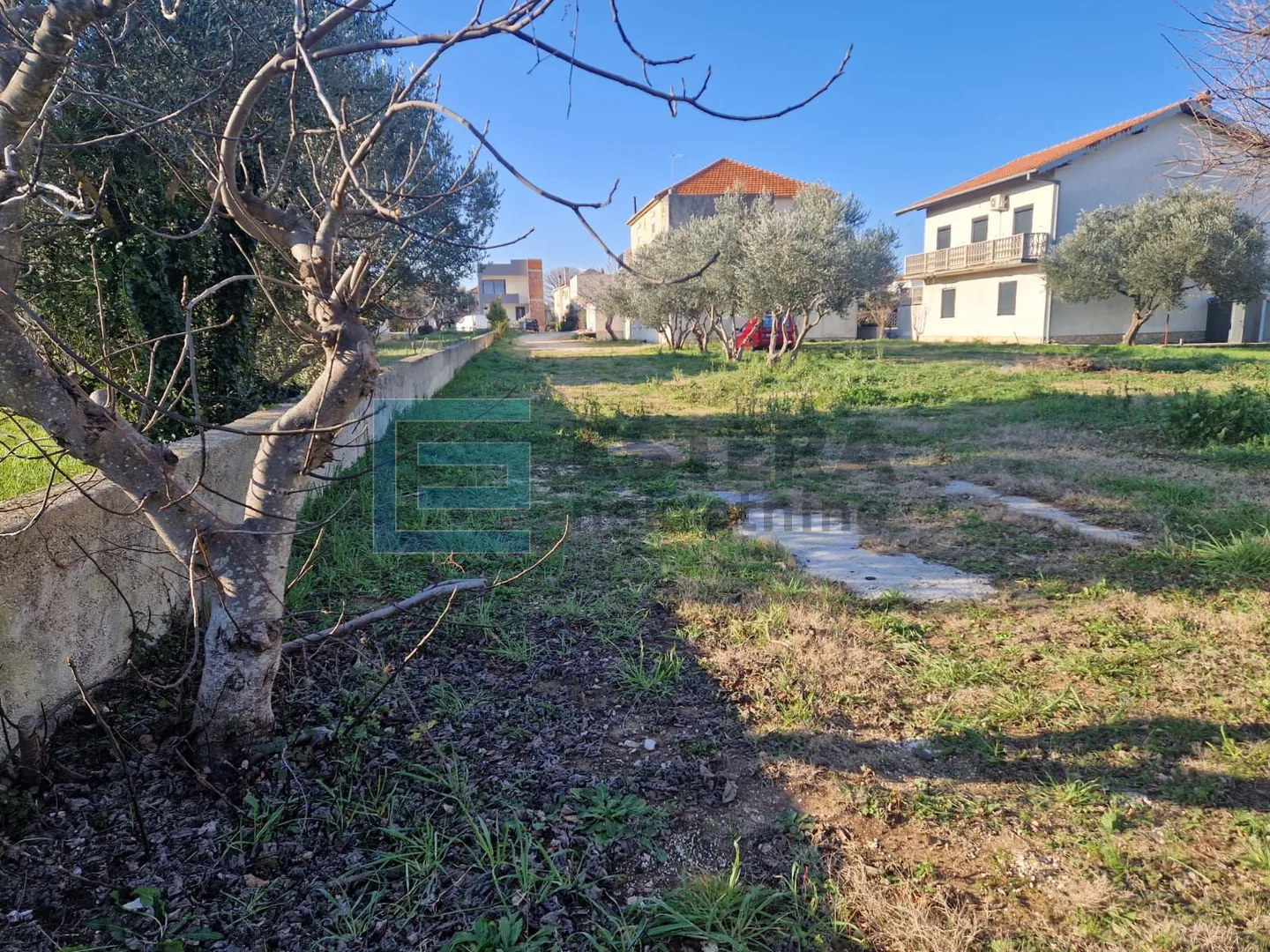 prodaja kuća sa zemljištem 1838 m2, sukošan, 180 m od mora - slika 3