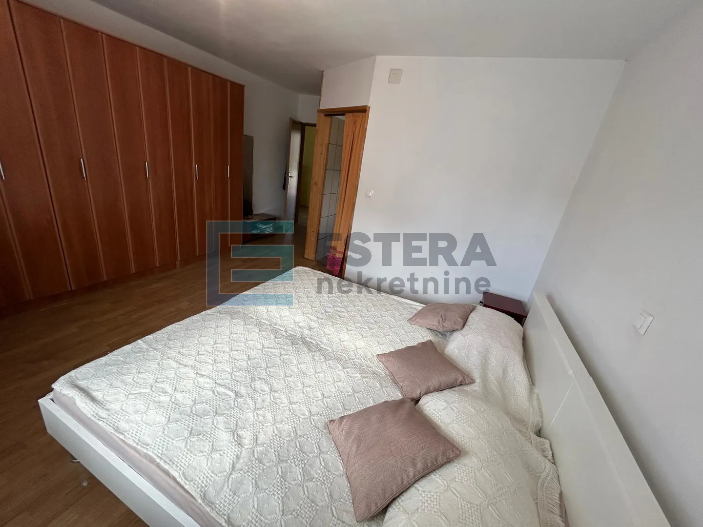 kuća s bazenom i velikom okućnicom prodaja blizina zadra - slika 41