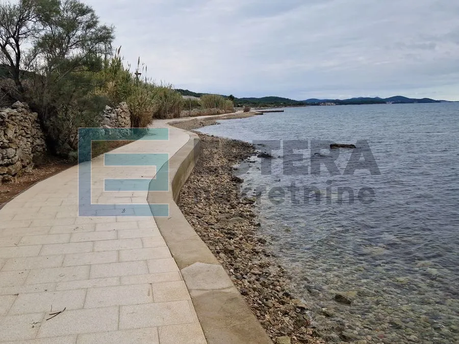 Građevinsko zemljište 2940 m2 1. red do mora!!! - Dobropoljana, Pašman