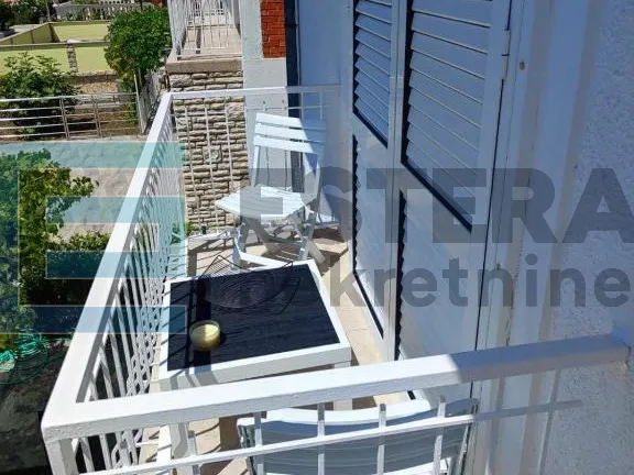 kuća prodaja 260 m2, 2 apartmana, terasa, parking, garaža, 50 m od mora - slika 6