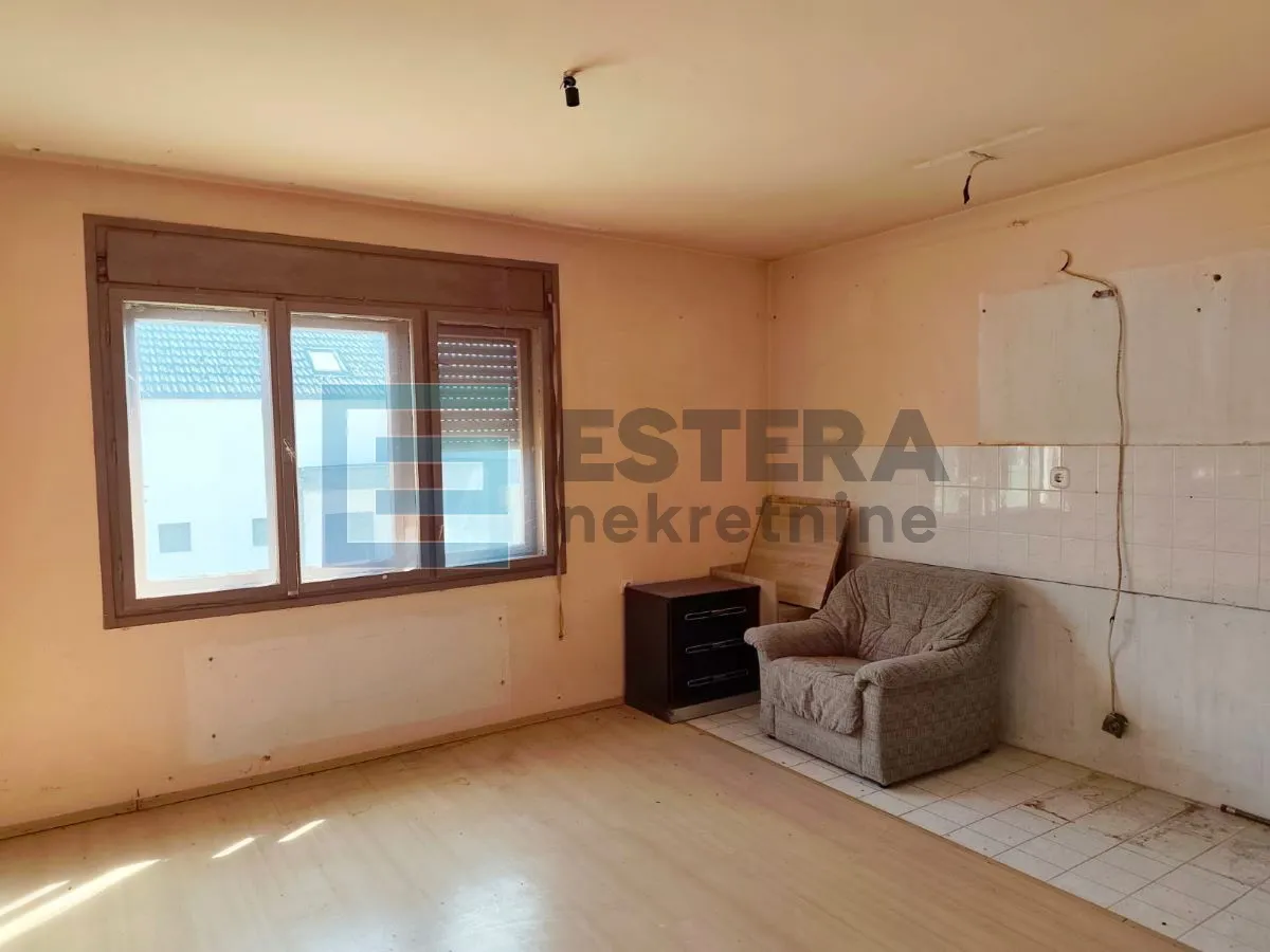 kuća obiteljska prodaja, strahoninec, 170 m2 na parceli od 2567 m2 - slika 13