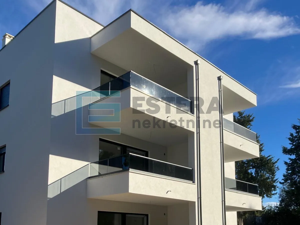 apartman penthouse 77 m2 prodaja pakoštane, 3s, 2. kat, krovna terasa, loggia, 2x parking, 300 m od mora - slika 5