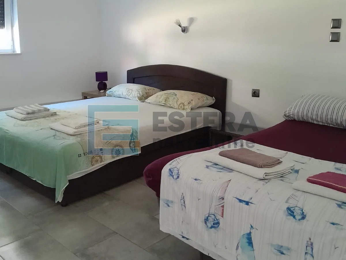 kuća 244 m2 prodaja biograd na moru, 8 apartmana, bazen - slika 8
