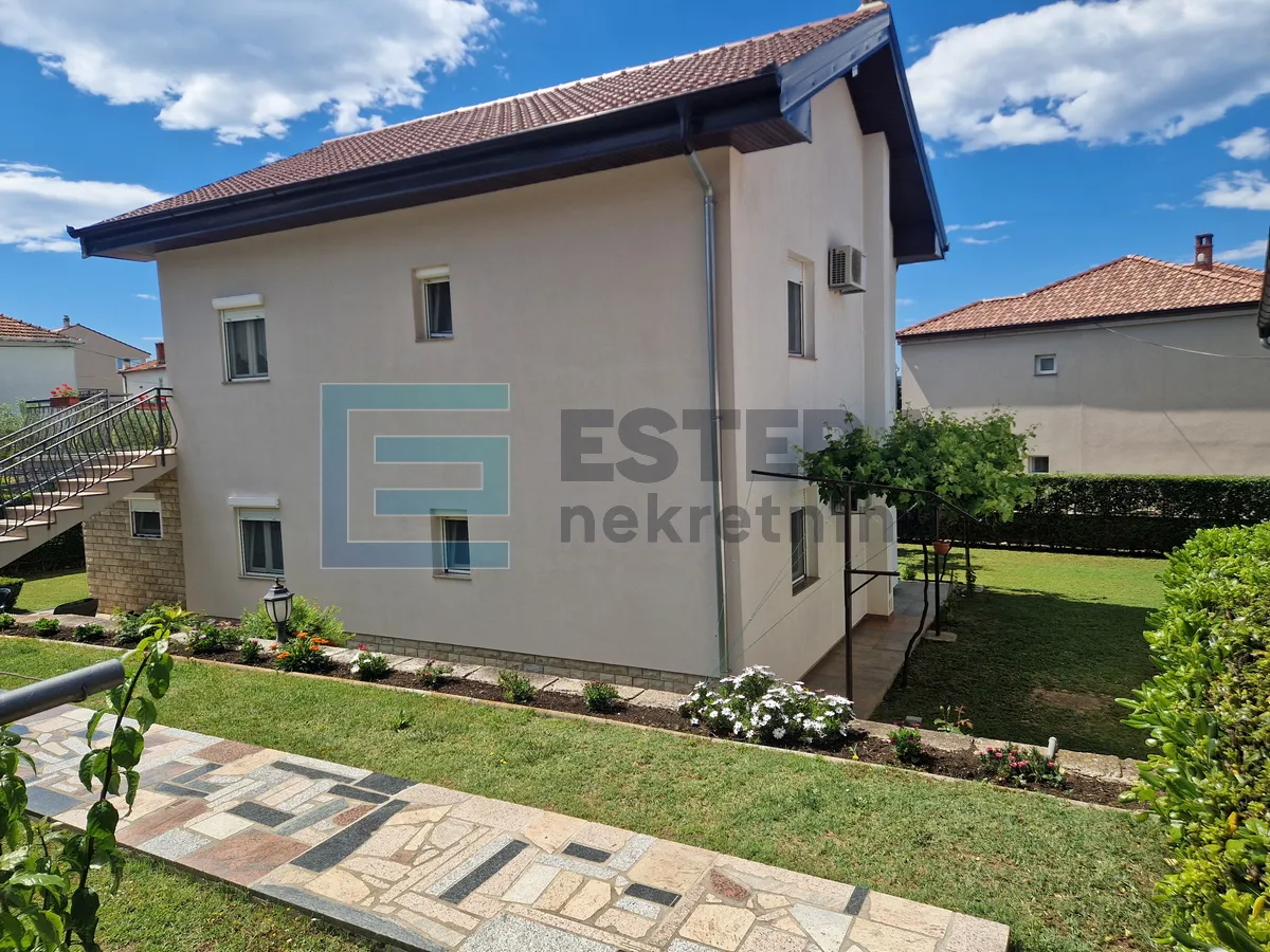 kuća 222 m2 + 82 m2 prodaja biograd na moru, kuća s garažom i pomoćnim objektom, - slika 16