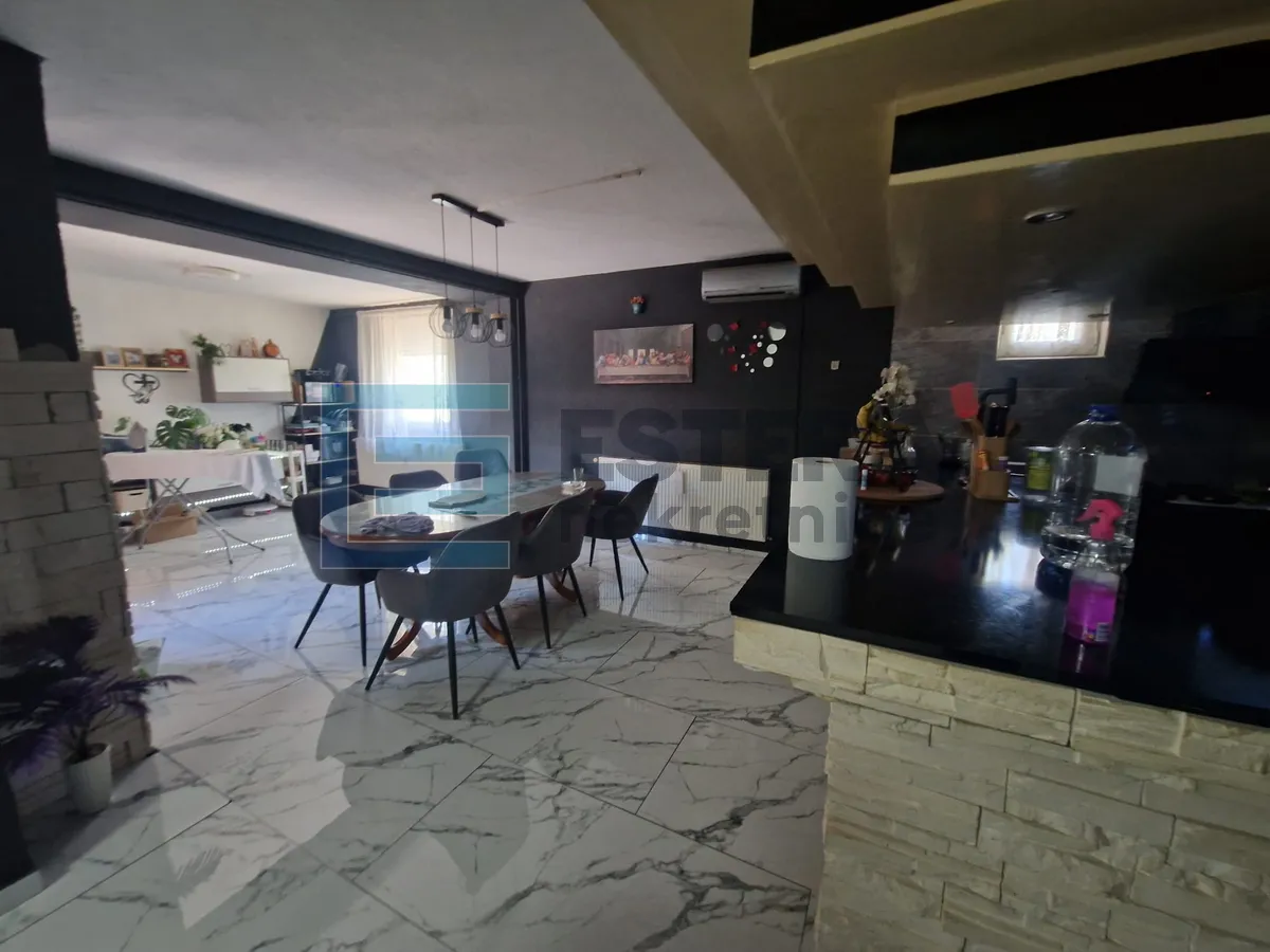 kuća 350 m2 prodaja donji karin, 2 stana i pomoćna zgrada s 2 apartmana - slika 7