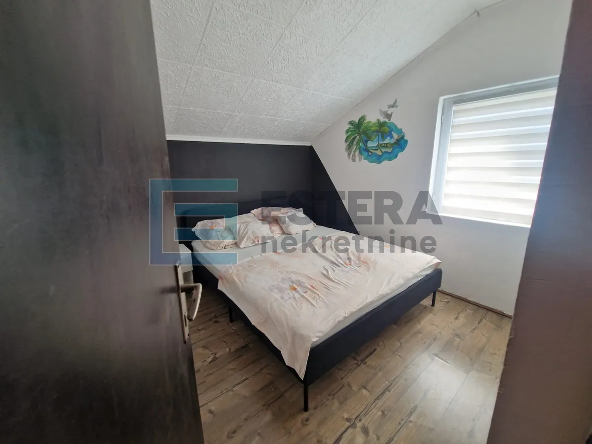 kuća 350 m2 prodaja donji karin, 2 stana i pomoćna zgrada s 2 apartmana - slika 19