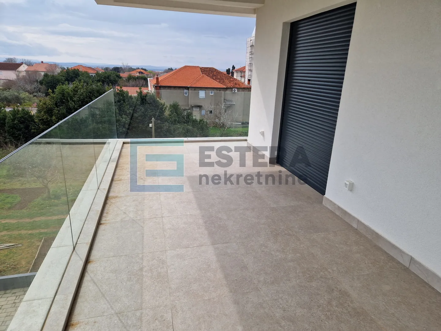 Apartman penthouse 116 m2 PRODAJA Privlaka, 4s, 2. kat, terasa, balkon, parking, 150 m od mora