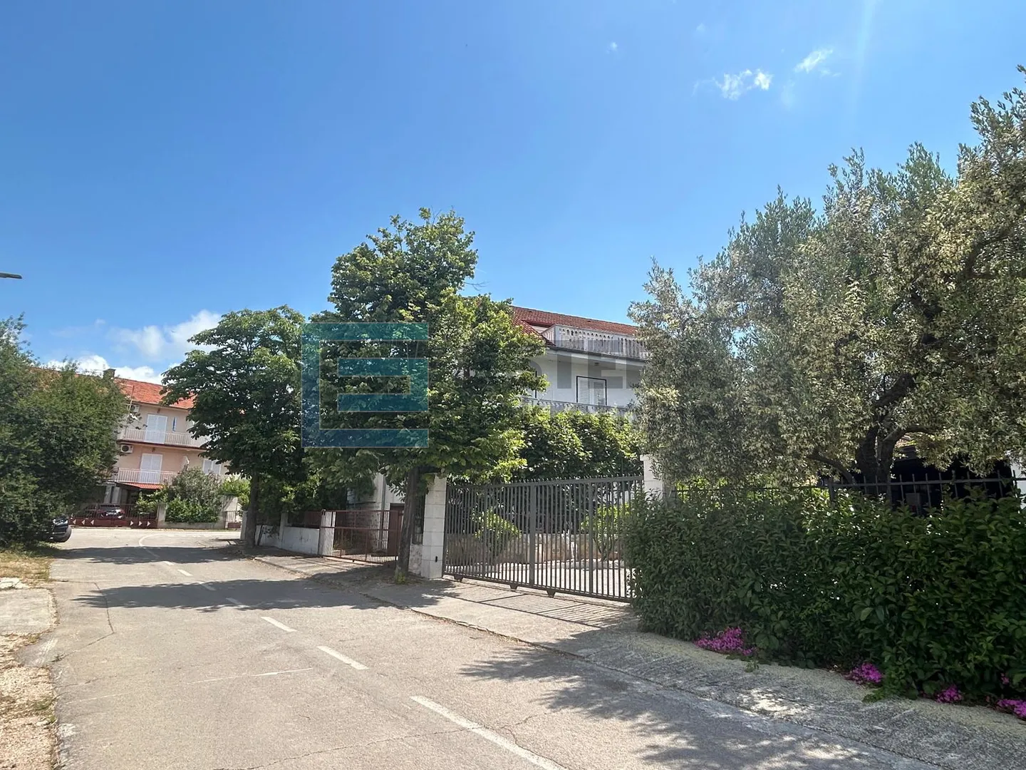 biograd prodaja kuća s pogledom na more 400 m2 - slika 35
