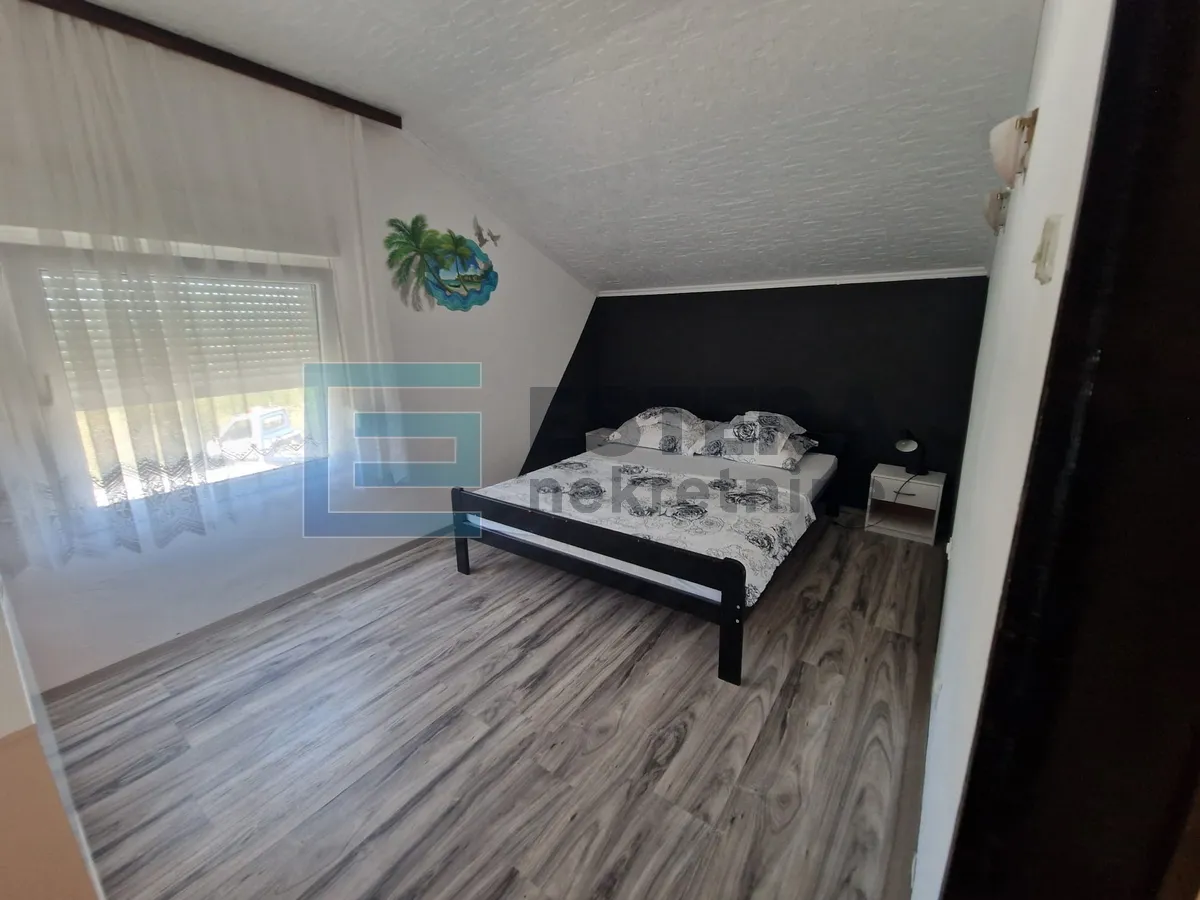 kuća 350 m2 prodaja donji karin, 2 stana i pomoćna zgrada s 2 apartmana - slika 13