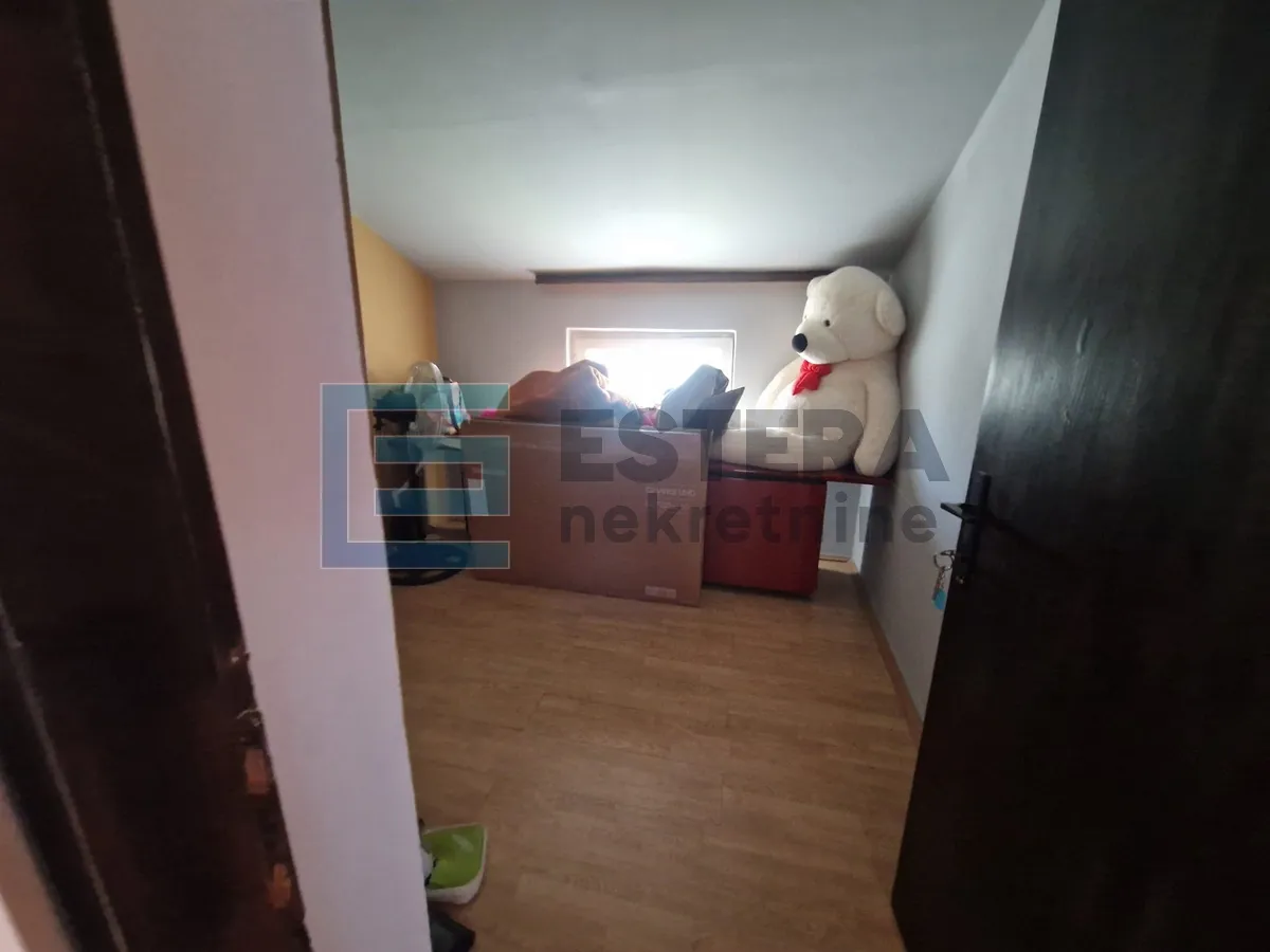 kuća 350 m2 prodaja donji karin, 2 stana i pomoćna zgrada s 2 apartmana - slika 20