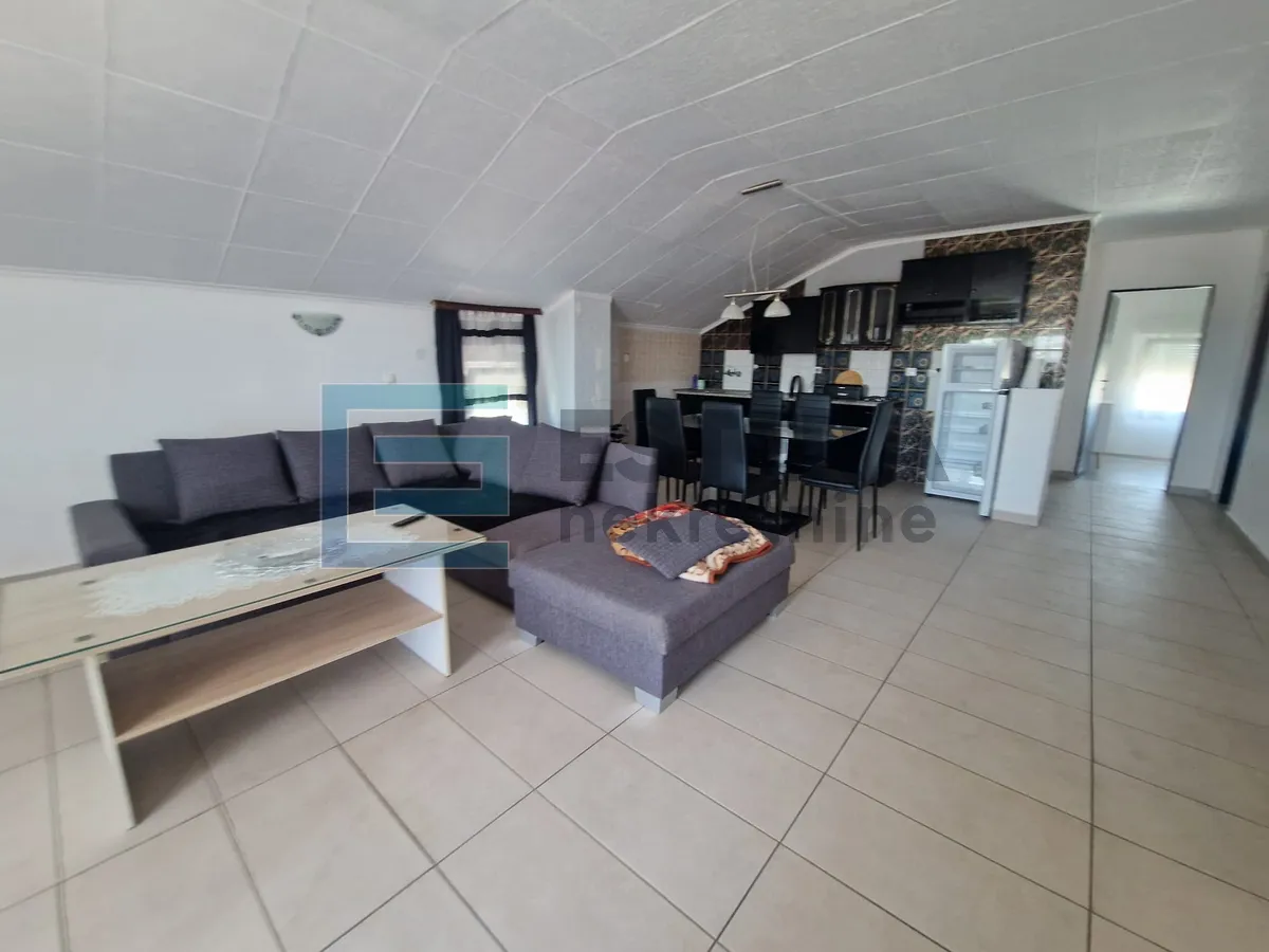 kuća 350 m2 prodaja donji karin, 2 stana i pomoćna zgrada s 2 apartmana - slika 21