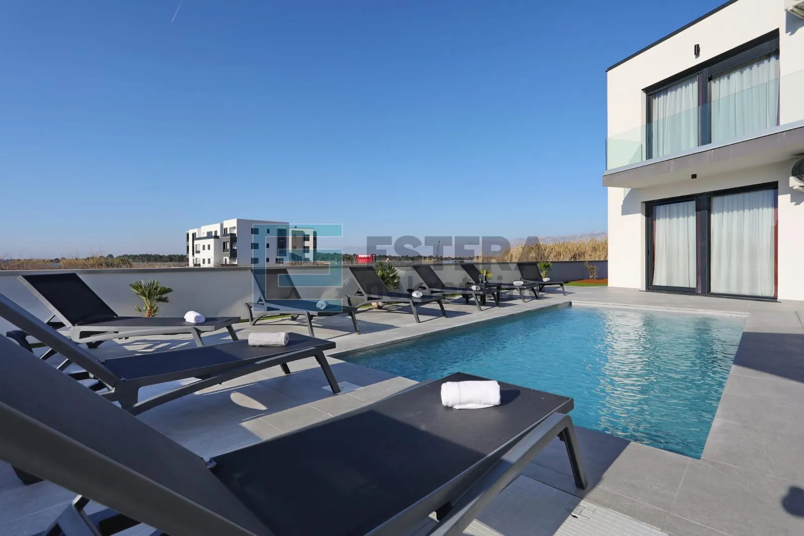 Luksuzna vila PRODAJA Privlaka, 200 m2, bazen