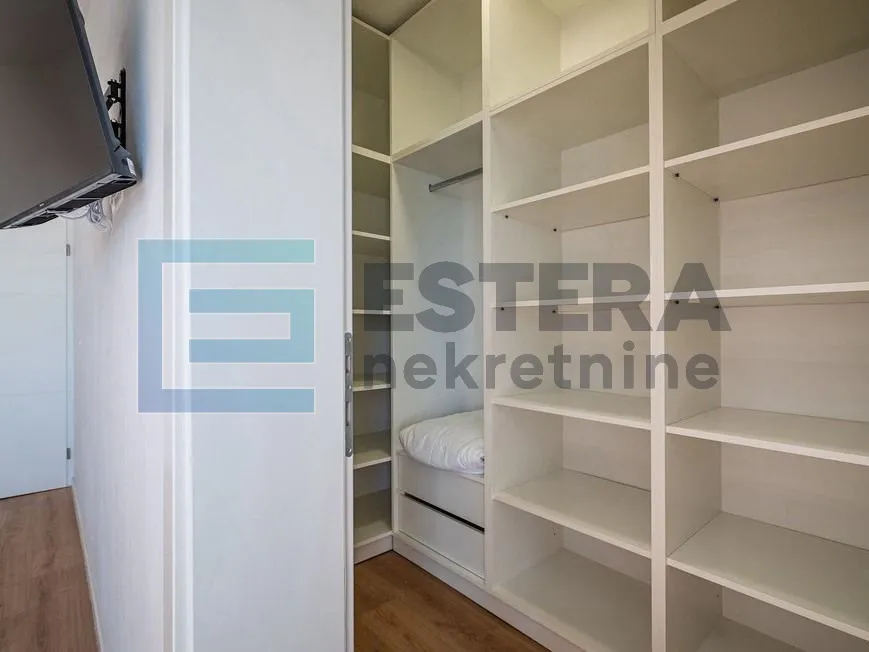 prodaja luksuzna vila sa bazenom, 300 m2, 5 soba, 6 kupaonica - slika 31