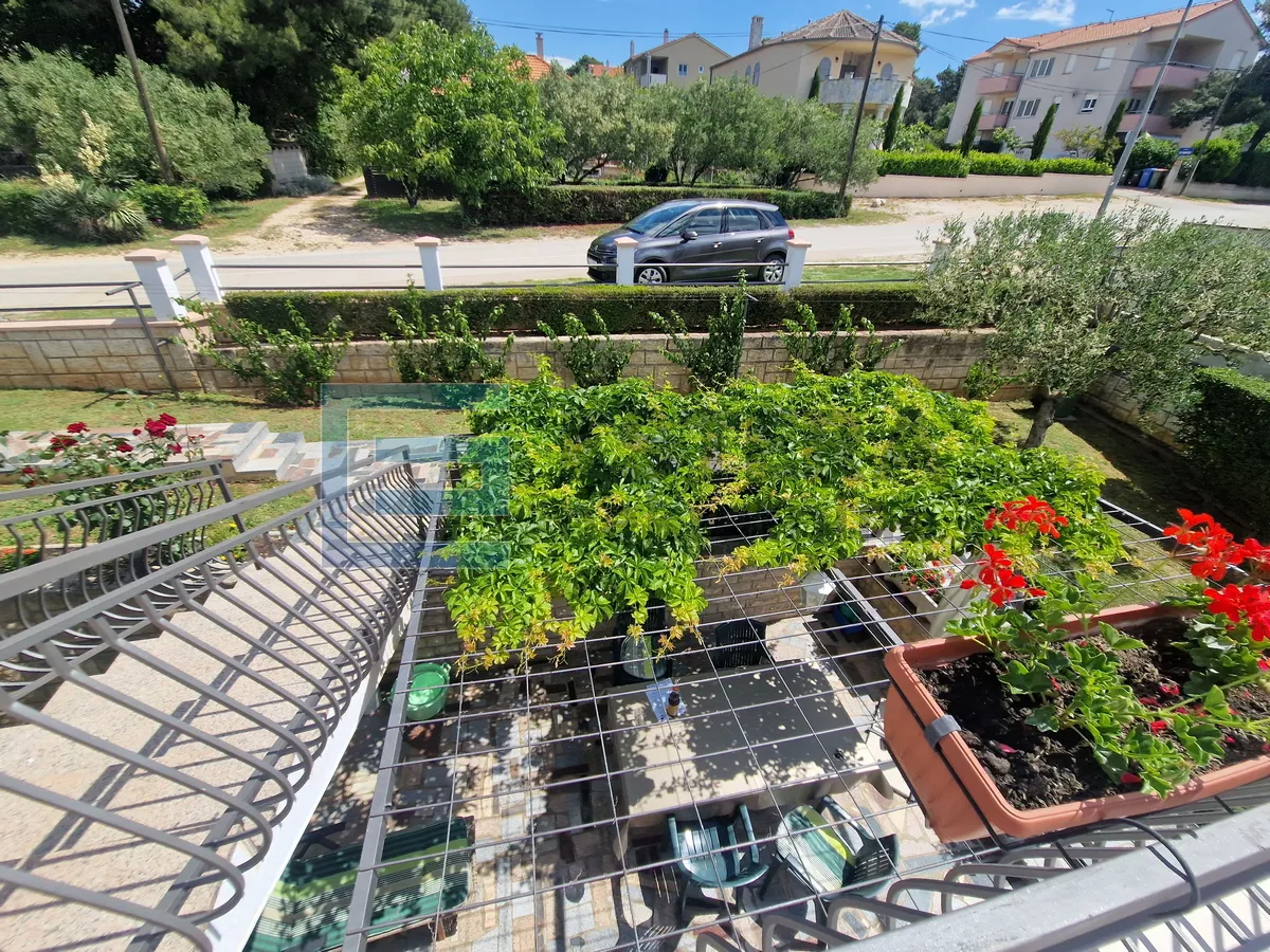 kuća 222 m2 + 82 m2 prodaja biograd na moru, kuća s garažom i pomoćnim objektom, - slika 9