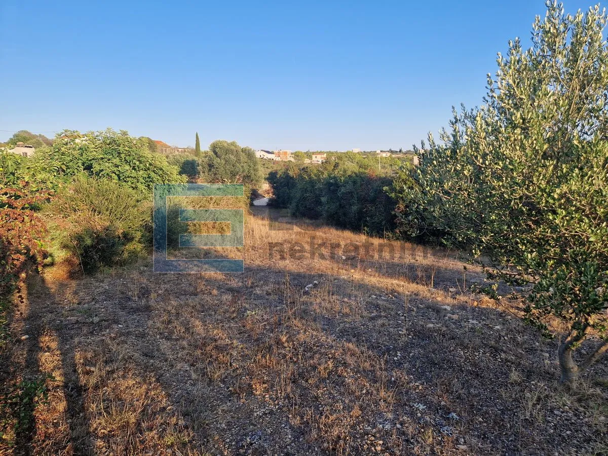 PRODAJA građevinsko zemljište 3321 m2 Donje Raštane - Sveti Filip i Jakov