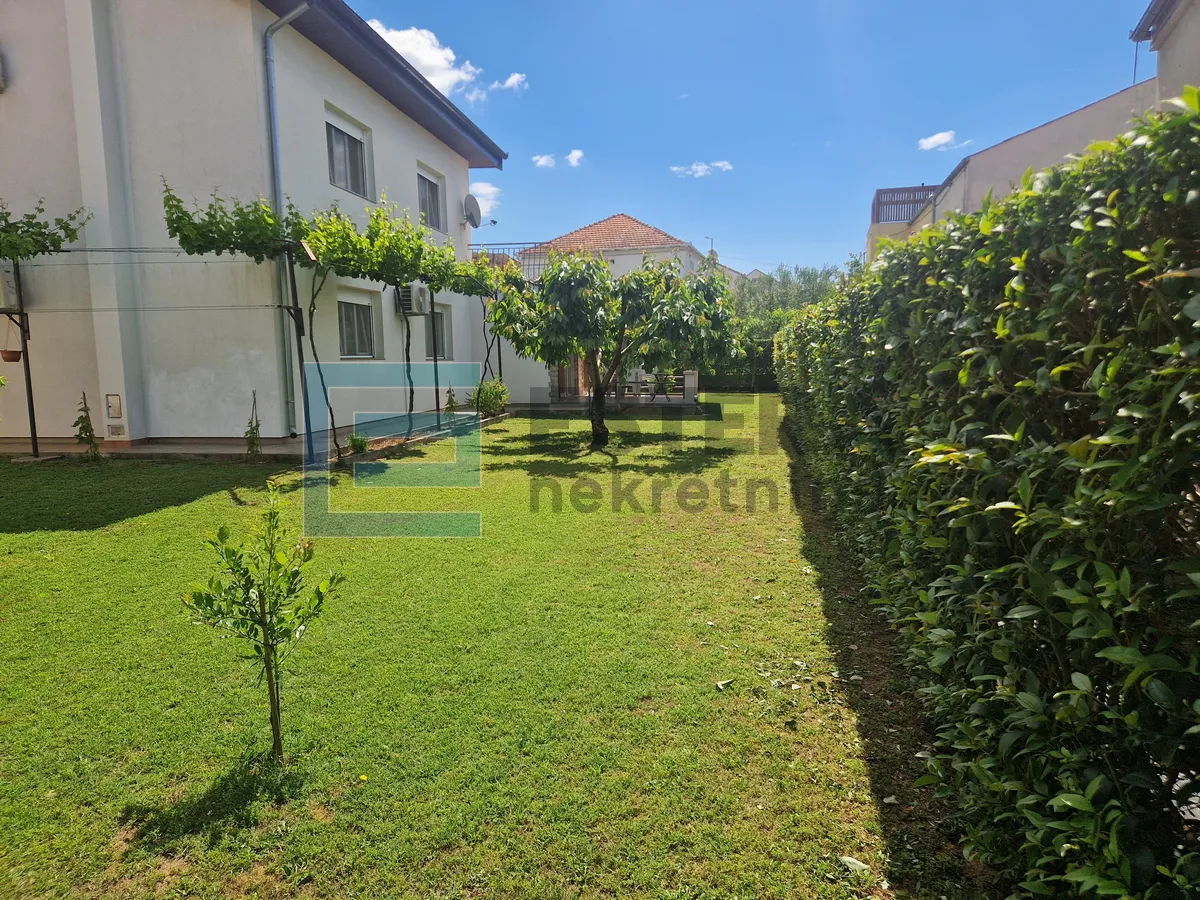 kuća 222 m2 + 82 m2 prodaja biograd na moru, kuća s garažom i pomoćnim objektom, - slika 7