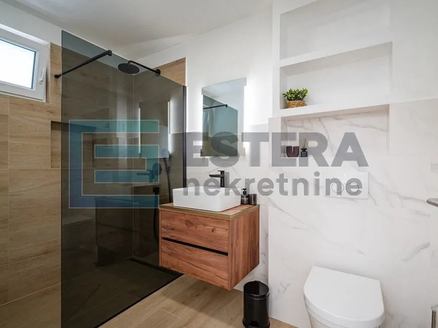 prodaja luksuzna vila sa bazenom, 300 m2, 5 soba, 6 kupaonica - slika 25