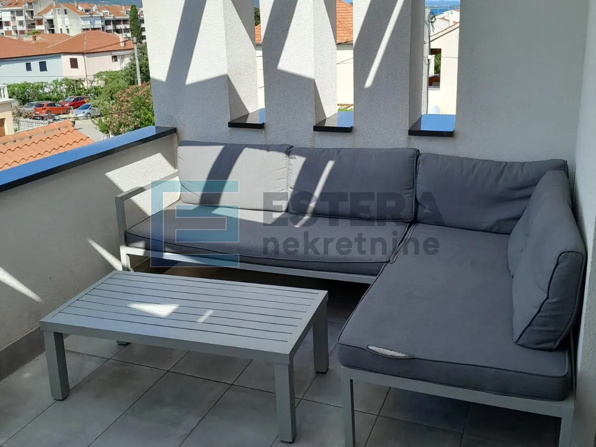 kuća 244 m2 prodaja biograd na moru, 8 apartmana, bazen - slika 13