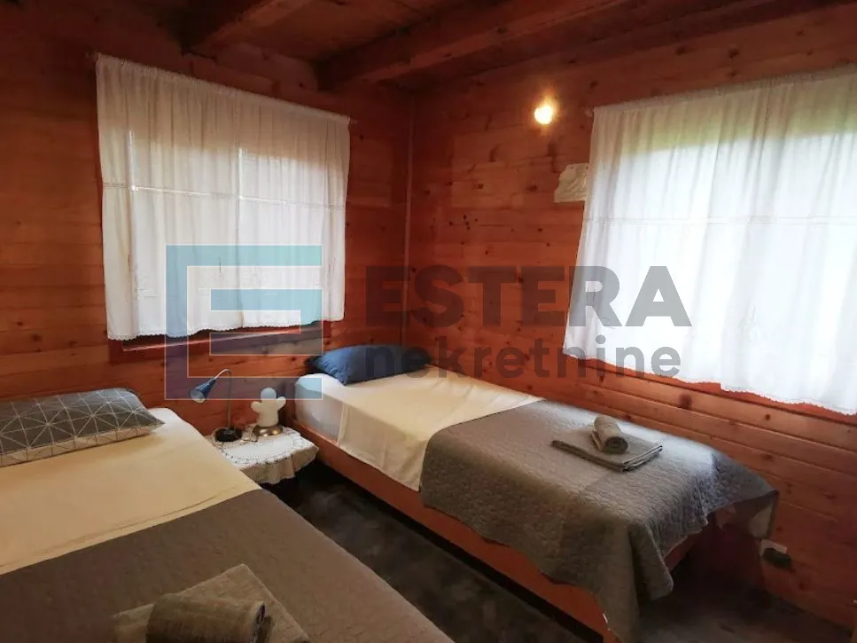 prodaja drvena kuća, pustodol, bazen, plantaža borovnica, 5430 m2 - slika 11