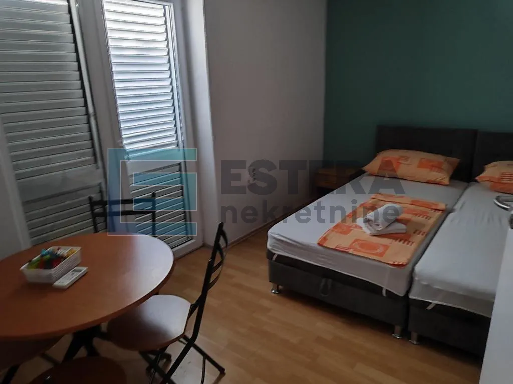 kuća prodaja 260 m2, 2 apartmana, terasa, parking, garaža, 50 m od mora - slika 9