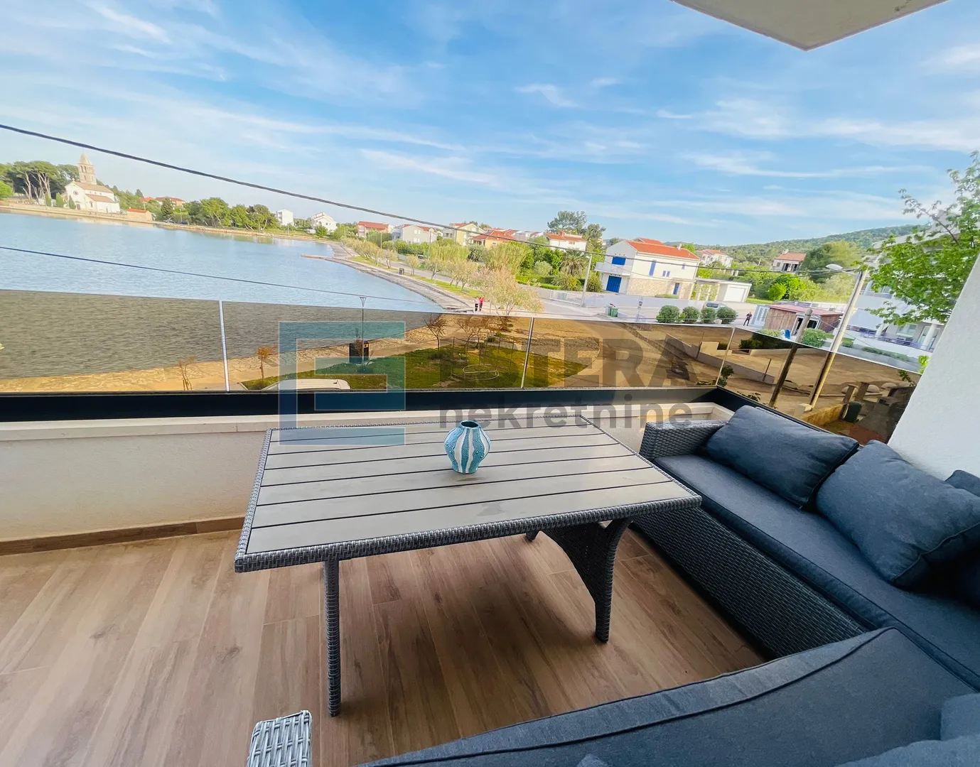 Apartman 90 m2 PRODAJA Lučina, otok Pašman, prvi red do mora, garaža, 3s