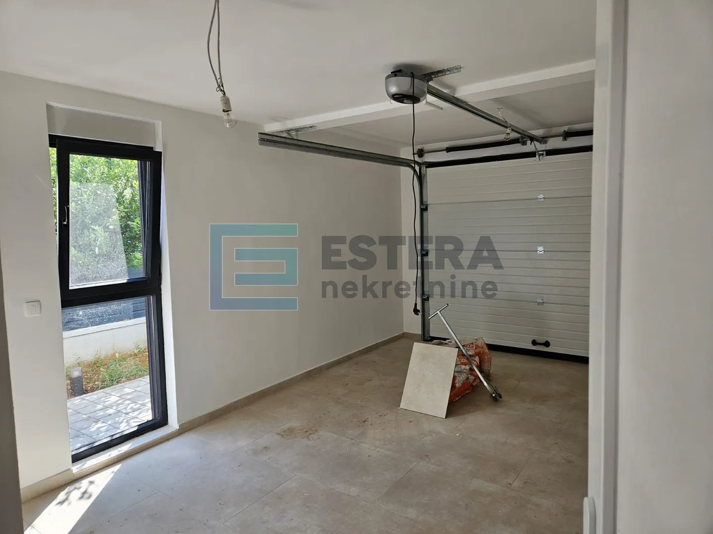 prodaja kuća sa bazenom vir, 450 m od mora, 2 apartmana, garaža - slika 15