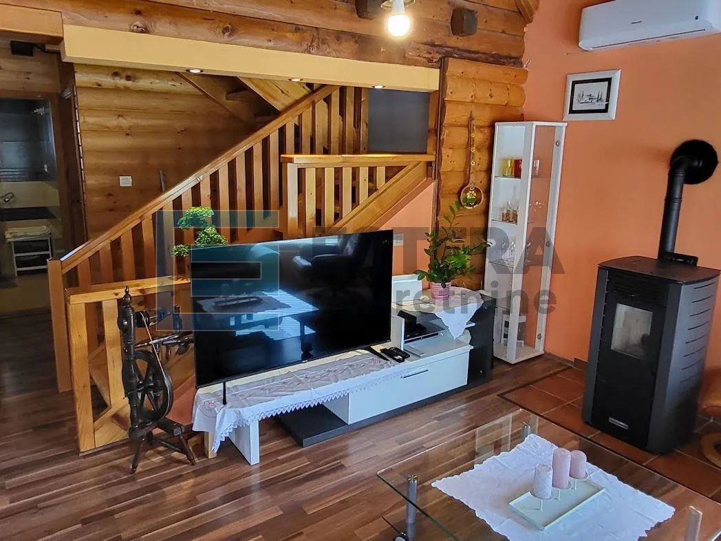 prodaja drvena kuća, pustodol, bazen, plantaža borovnica, 5430 m2 - slika 7