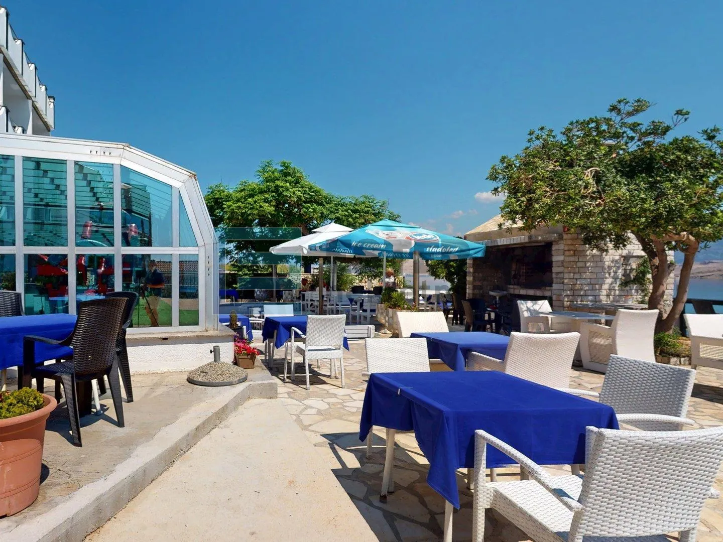prodaja hotel 18 soba, 3*, pag, pogled na more, 10 m od mora - slika 2