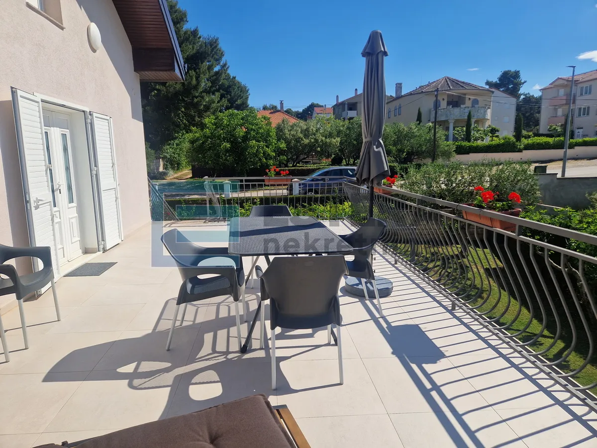 kuća 222 m2 + 82 m2 prodaja biograd na moru, kuća s garažom i pomoćnim objektom, - slika 13