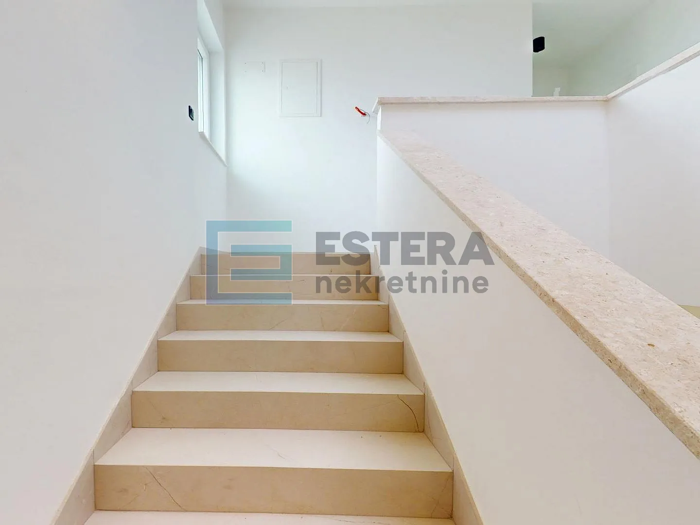 villa sa bazenom i pogledom na more prodaja - slika 15