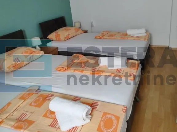 kuća prodaja 260 m2, 2 apartmana, terasa, parking, garaža, 50 m od mora - slika 10